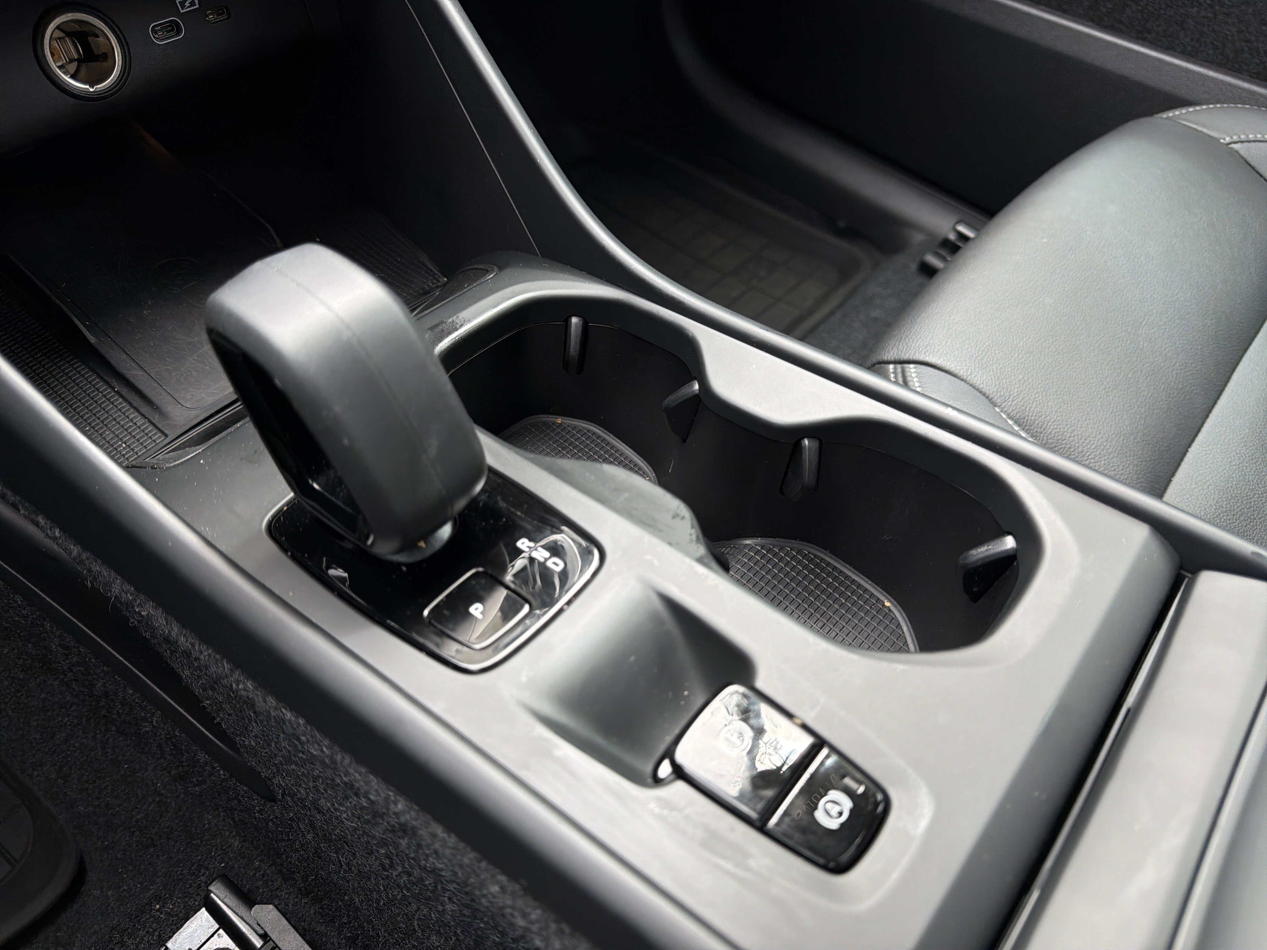 Certified 2025 Volvo XC40 B5 Core w/ Protection Package Premier image 26