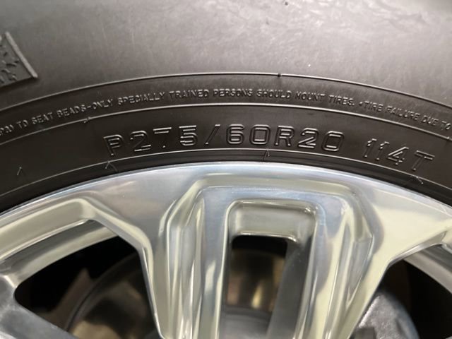 Used 2023 GMC Yukon XL SLT w/ SLT Luxury Package image 24