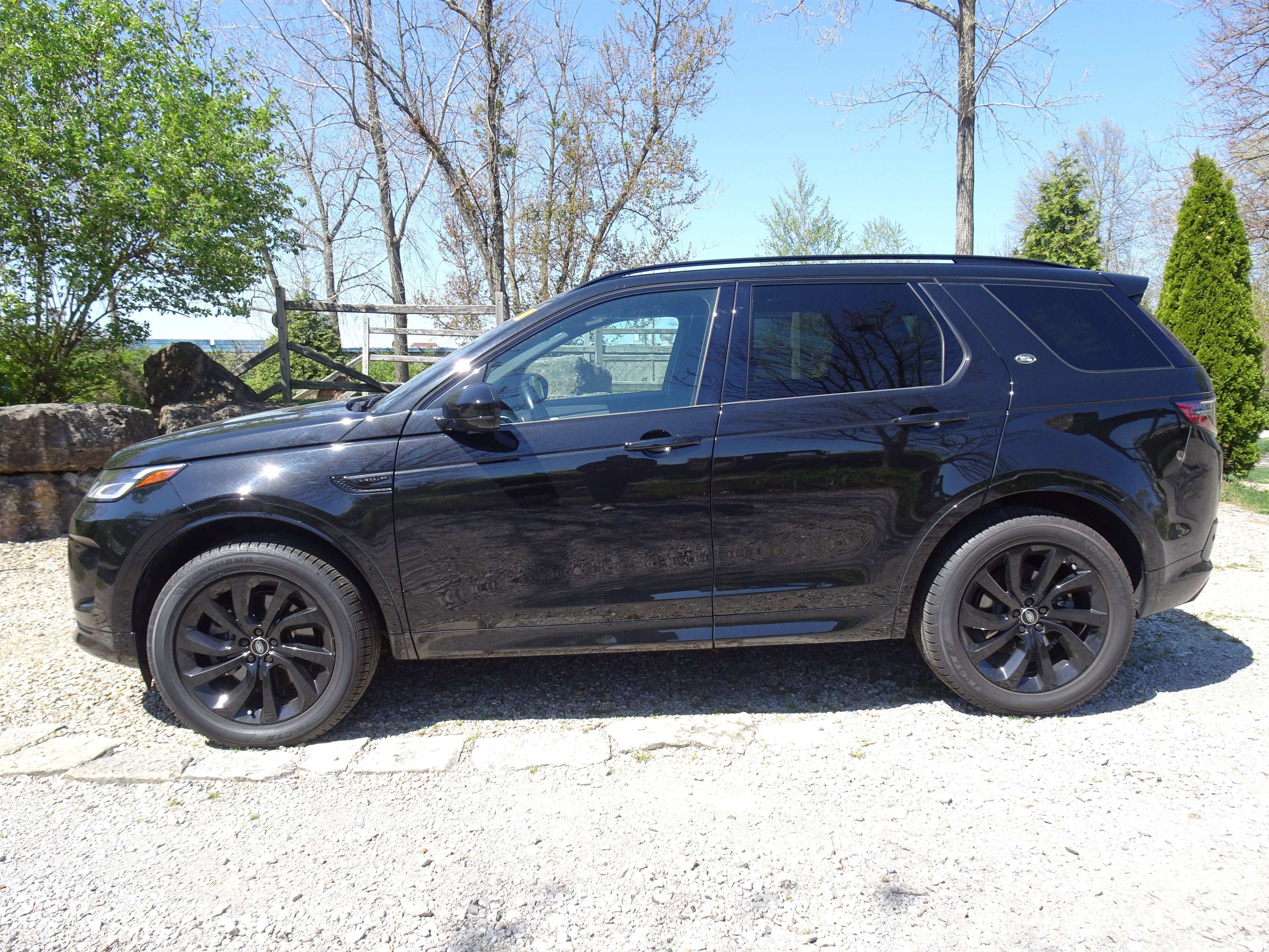 Certified 2022 Land Rover Discovery Sport SE R-Dynamic image 2