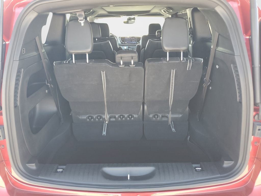 Used 2025 Chrysler Pacifica Limited FWD image 9