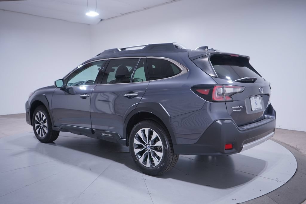 Used 2023 Subaru Outback Touring AWD/4WD image 3