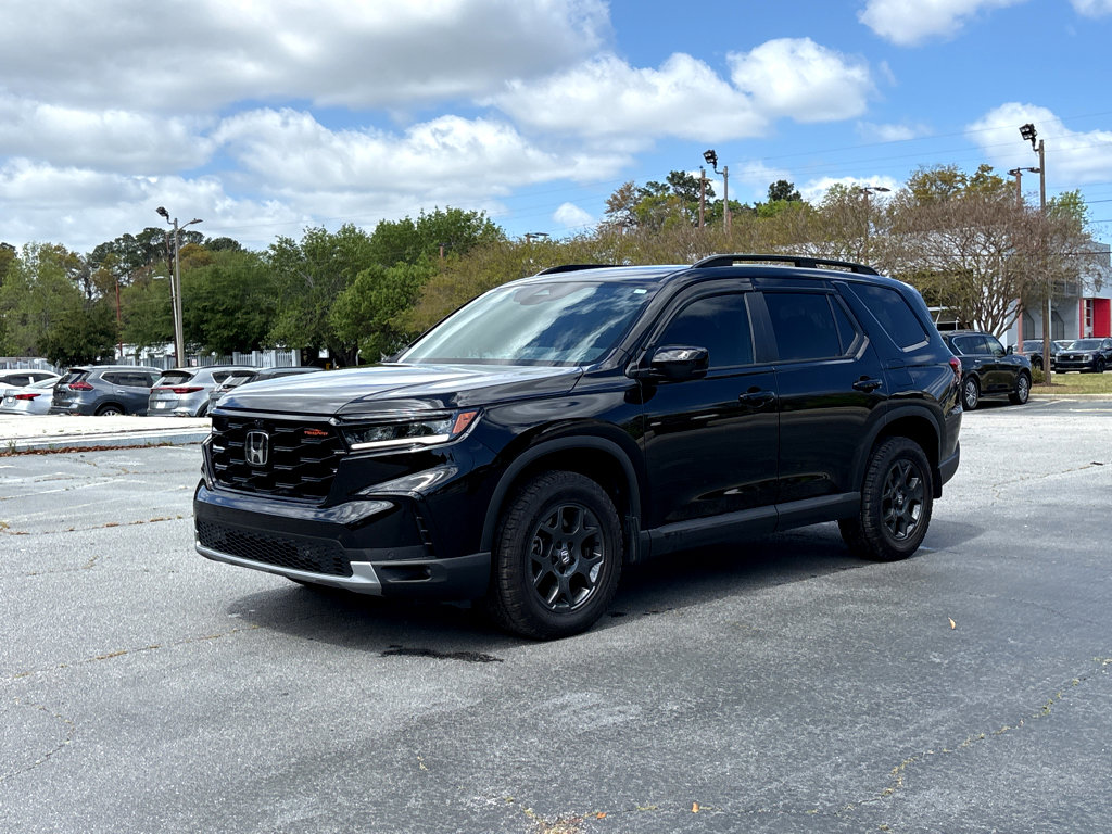 Used 2025 Honda Pilot TrailSport image 3