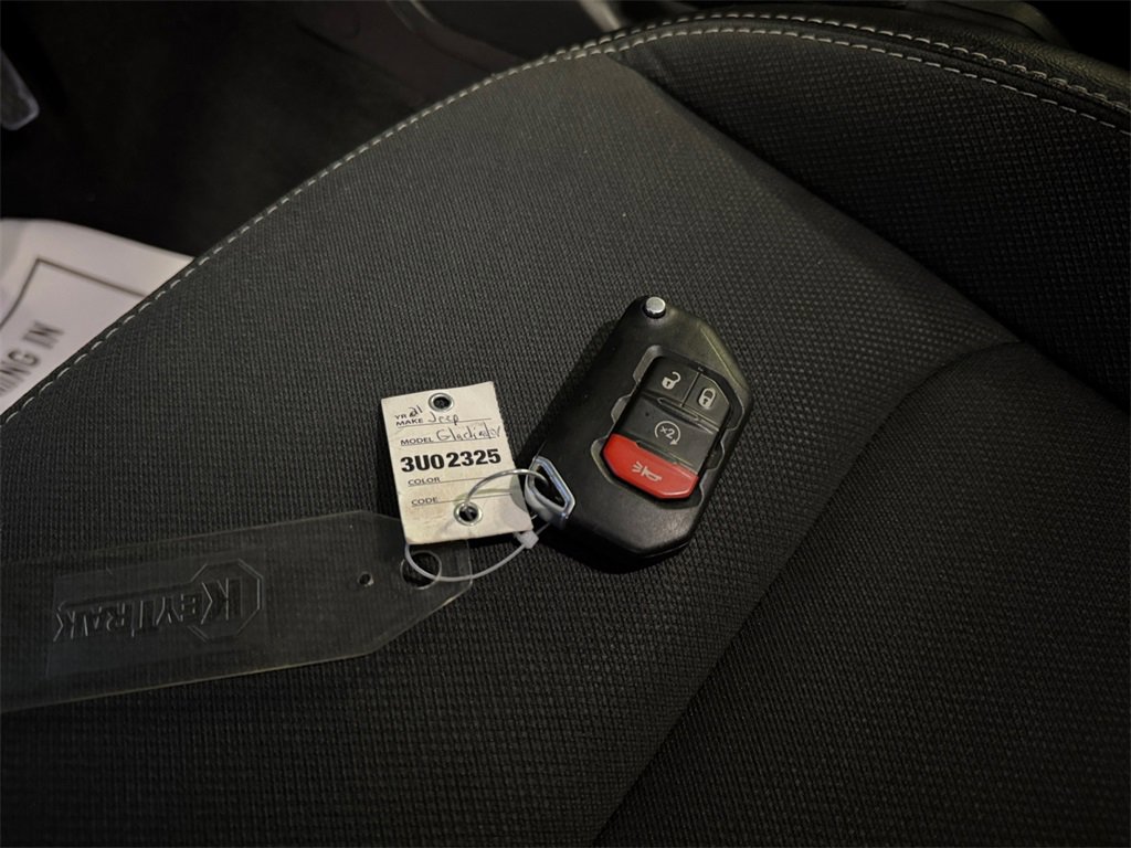 Used 2021 Jeep Gladiator Sport image 32