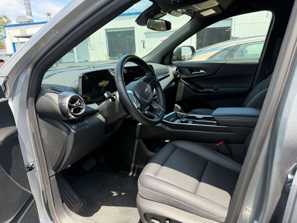 Used 2026 Chevrolet Equinox LT w/ Convenience Package II AWD/4WD image 1