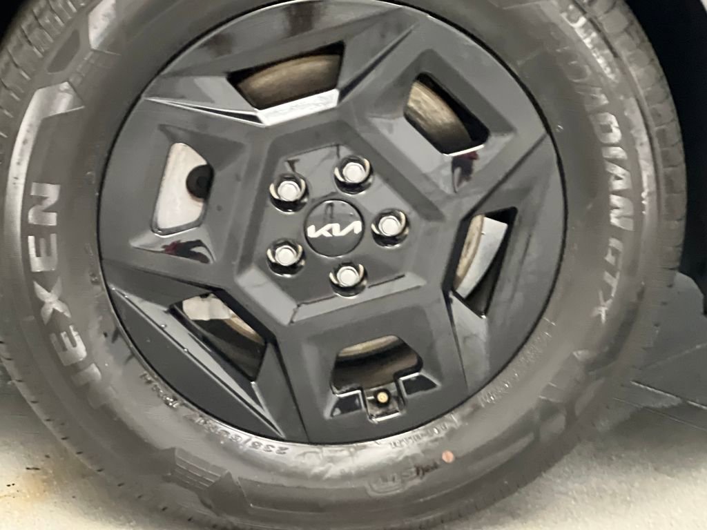 Used 2025 Kia Carnival image 70