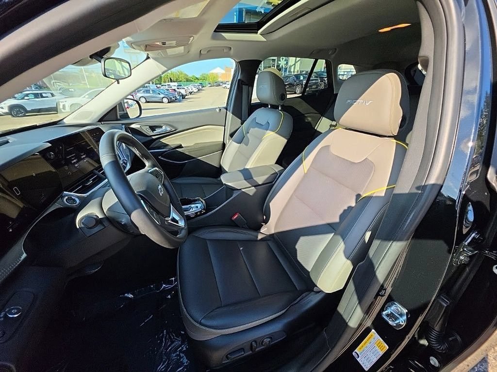 Used 2024 Chevrolet Trax ACTIV w/ Sunroof Package FWD image 24