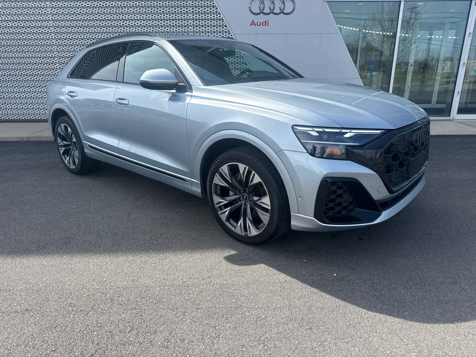 Used 2025 Audi Q8 Premium Plus w/ Premium Plus Package image 2