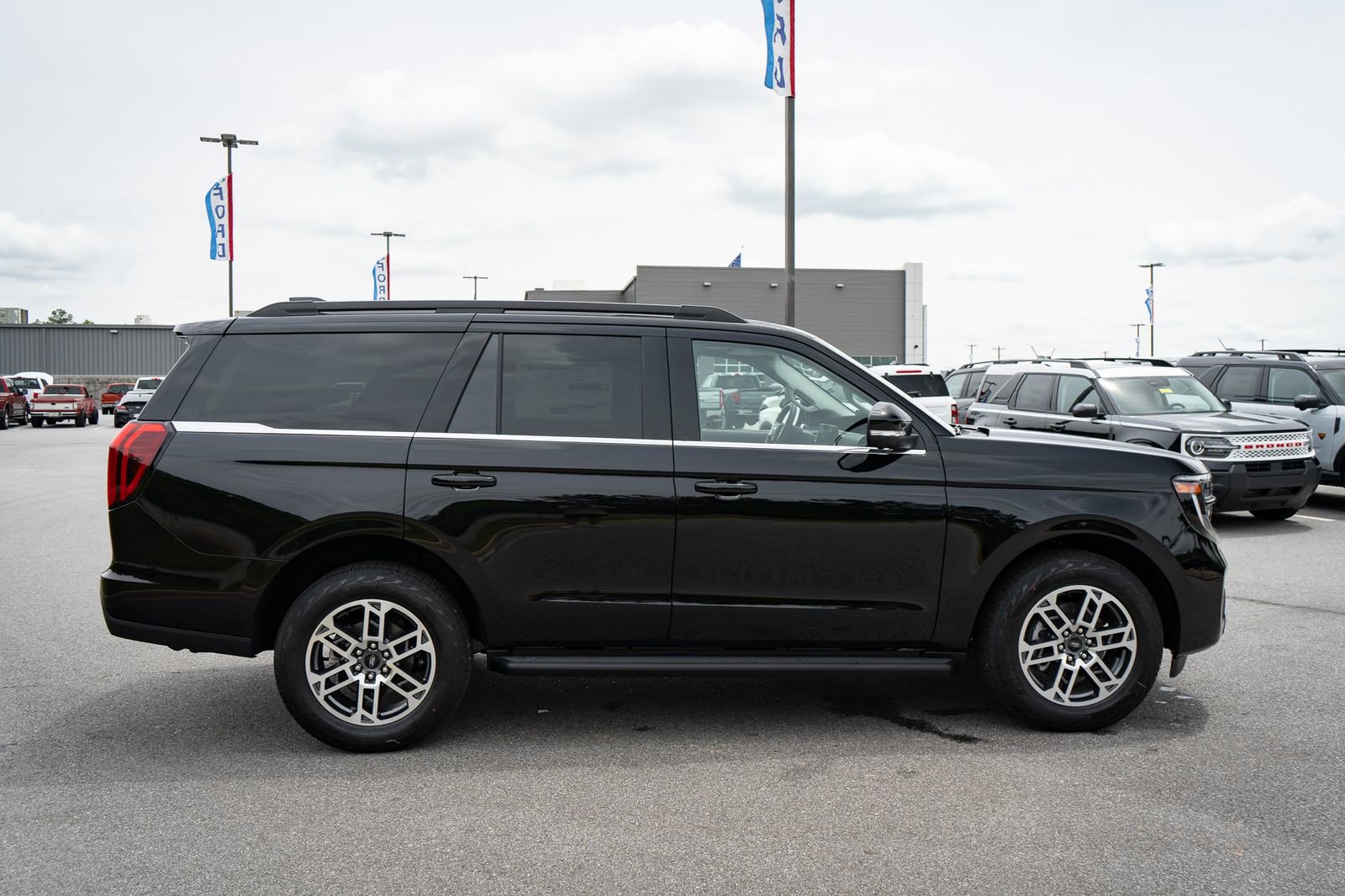 New 2026 Ford Expedition Active AWD/4WD image 11