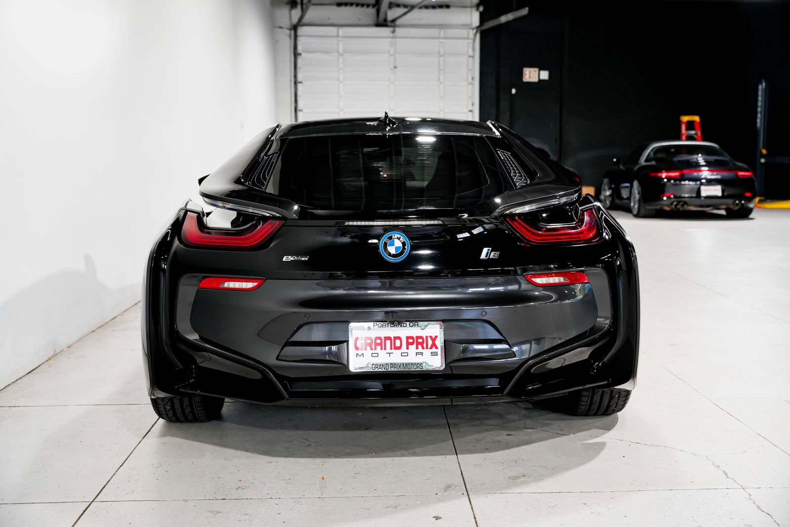 Used 2019 BMW i8 Coupe AWD/4WD image 4