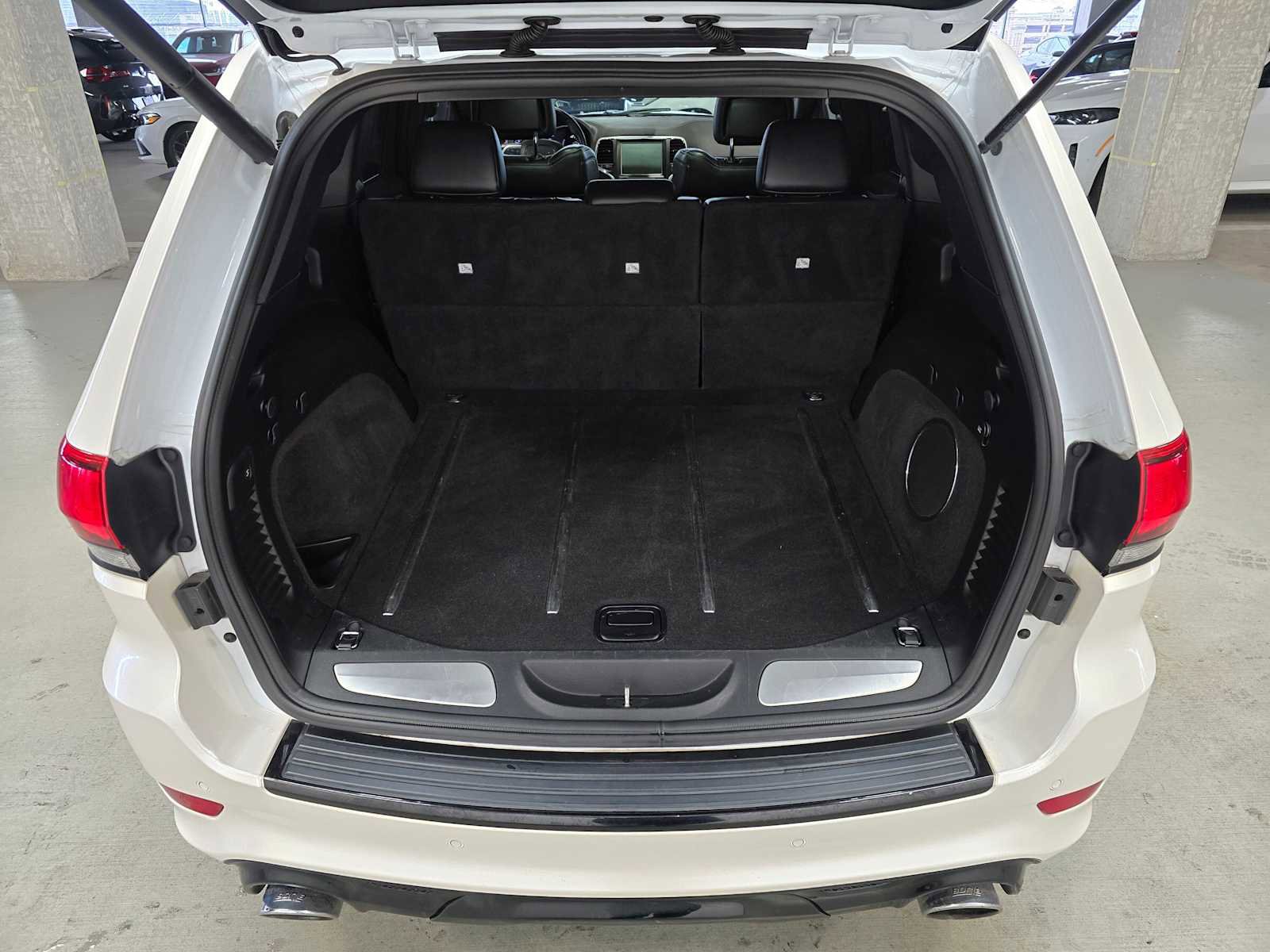 Used 2015 Jeep Grand Cherokee SRT w/ Luxury Group II image 35