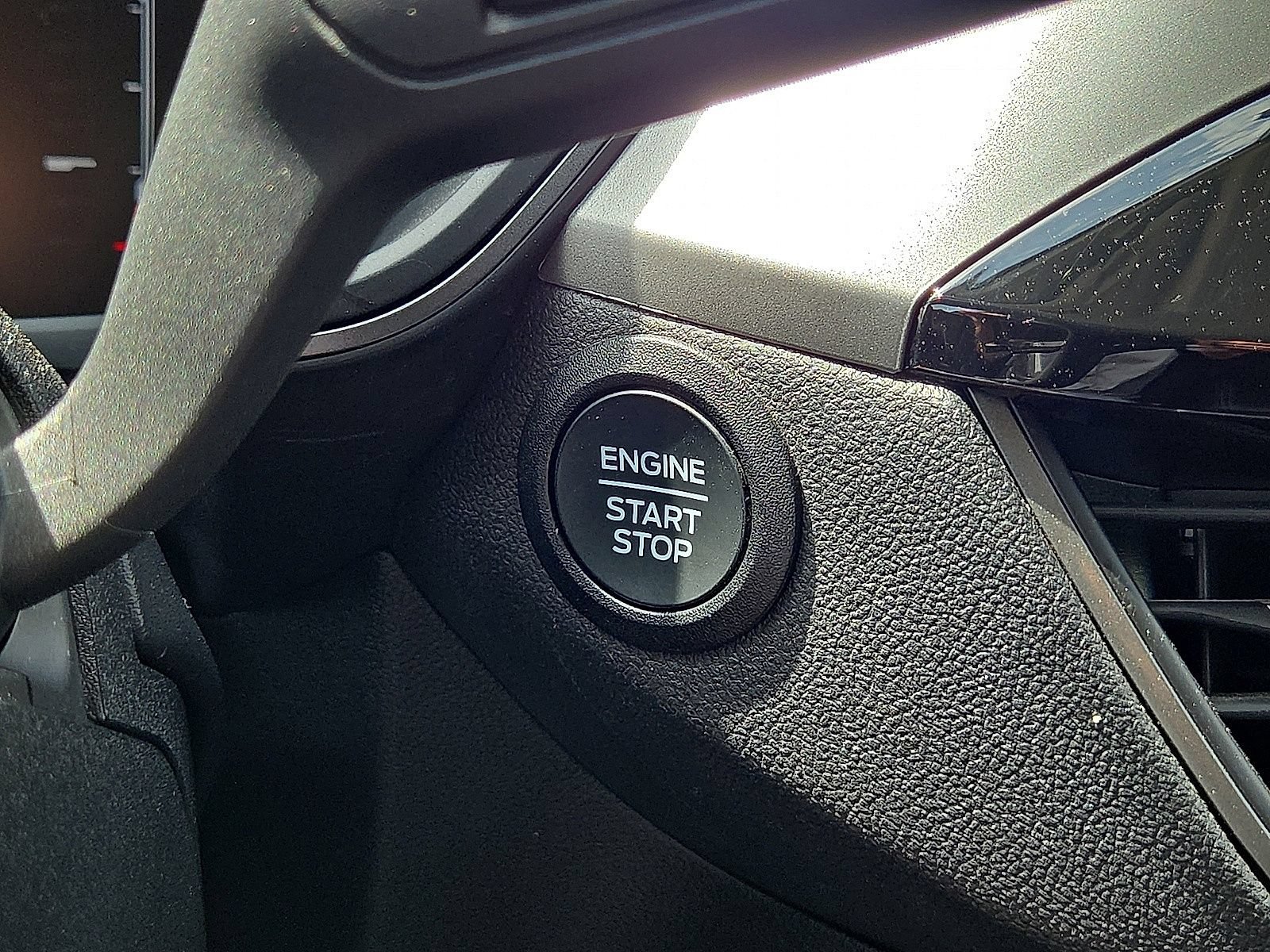 Used 2025 Ford Escape Active AWD/4WD image 31