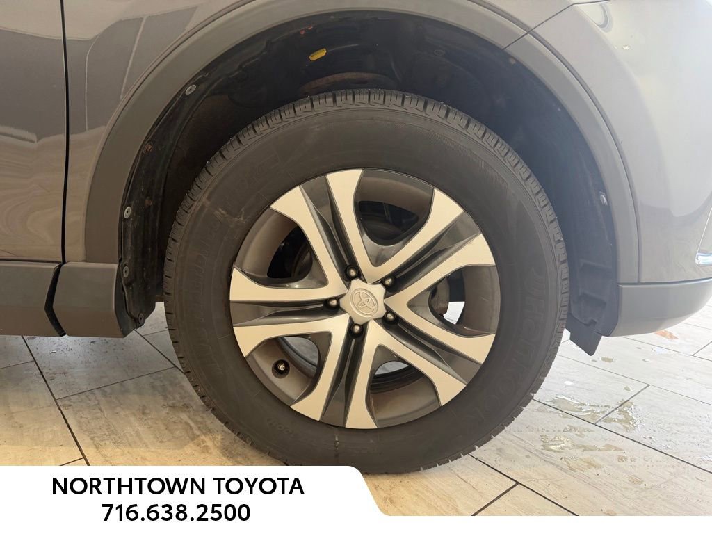 Used 2016 Toyota RAV4 LE image 9
