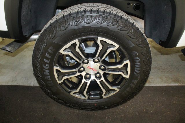 Used 2025 GMC Canyon AT4 w/ LPO, Off Road Lift Package image 19