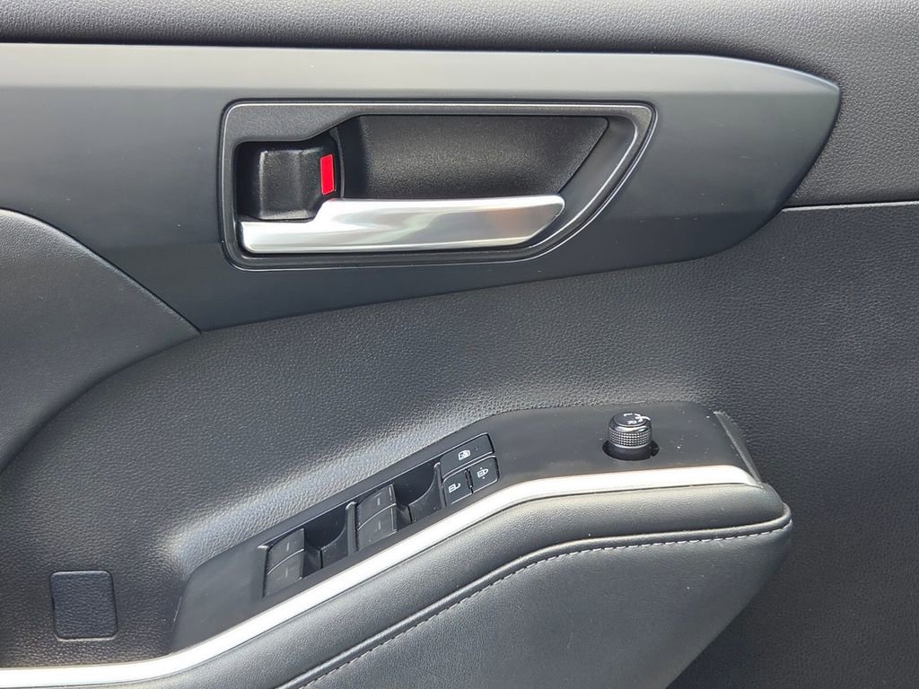 Used 2021 Toyota Highlander XLE FWD image 27