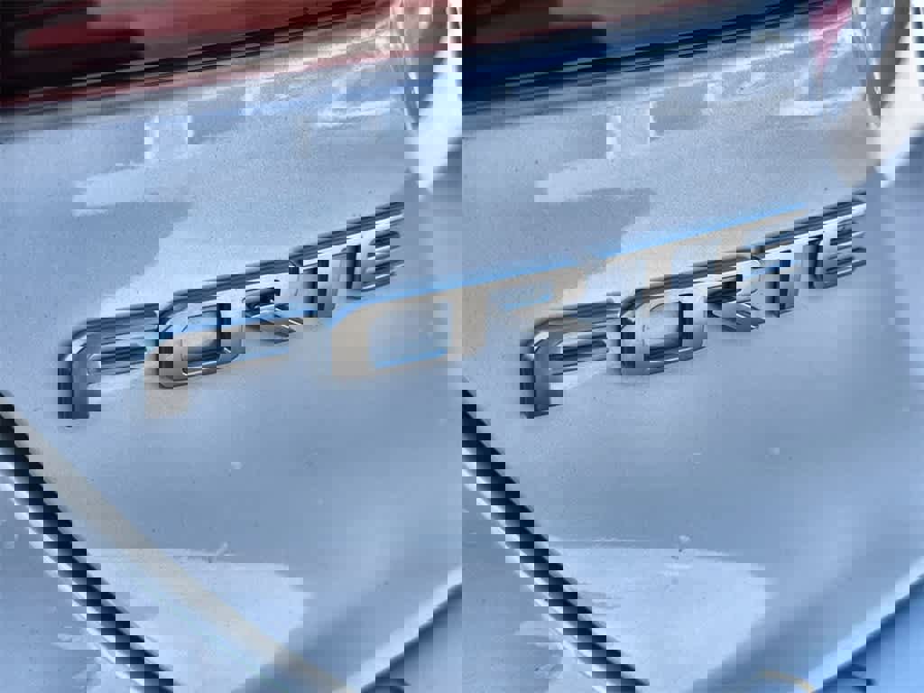 Used 2022 Kia Forte LXS image 9