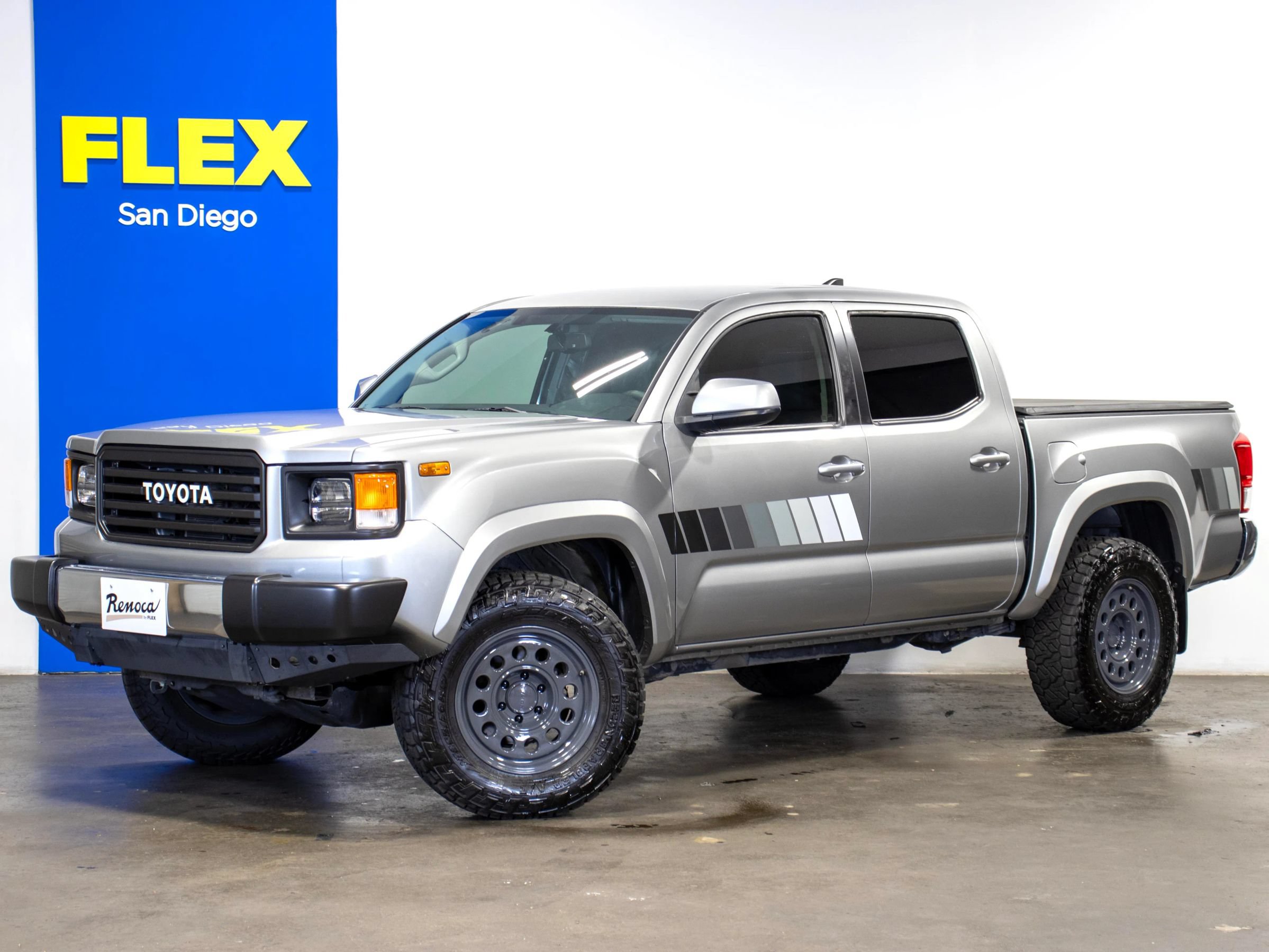 Used 2017 Toyota Tacoma SR5 w/ Tow Package RWD image 1