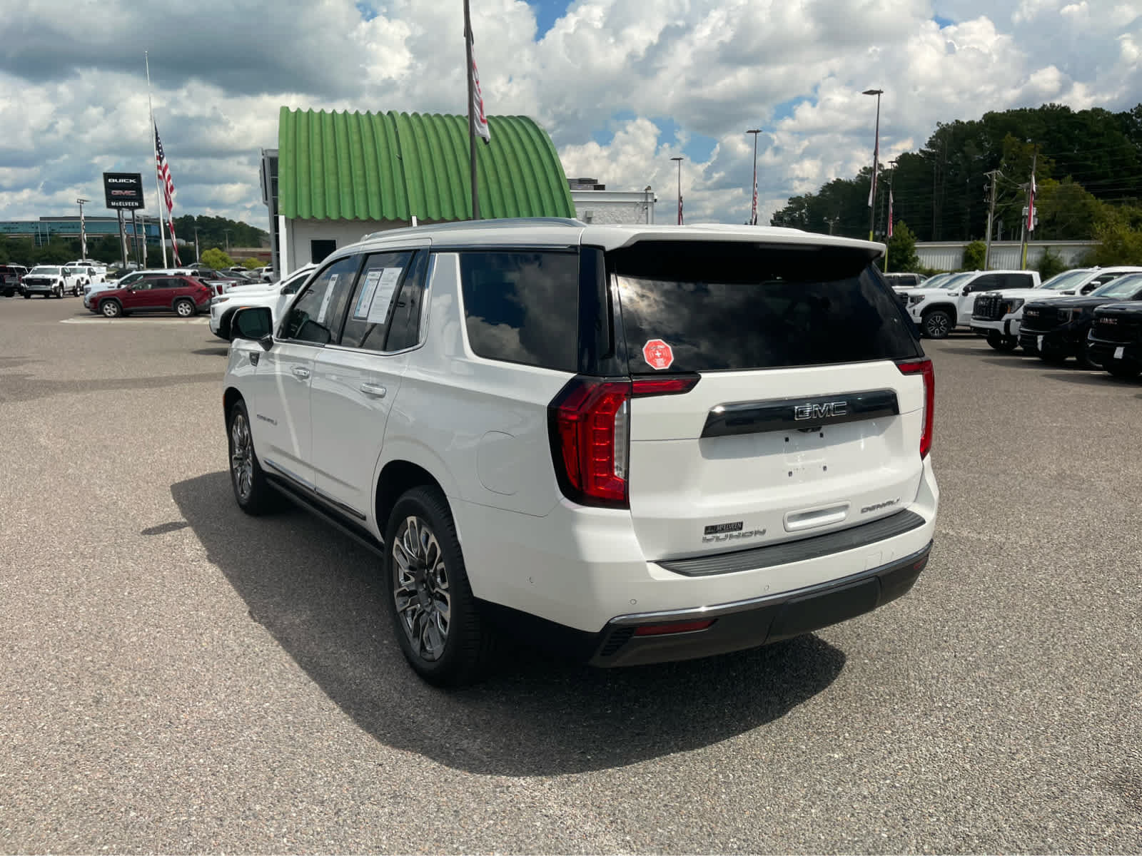 Used 2023 GMC Yukon Denali Ultimate AWD/4WD image 7