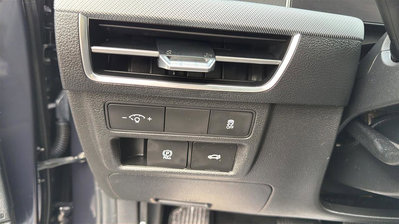 Used 2025 Hyundai Sonata SEL FWD image 25