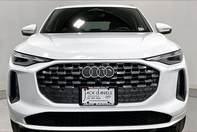 Used 2025 Audi Q5 Premium w/ Convenience Package image 3