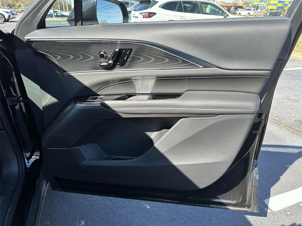 New 2025 Cadillac Lyriq Luxury image 8