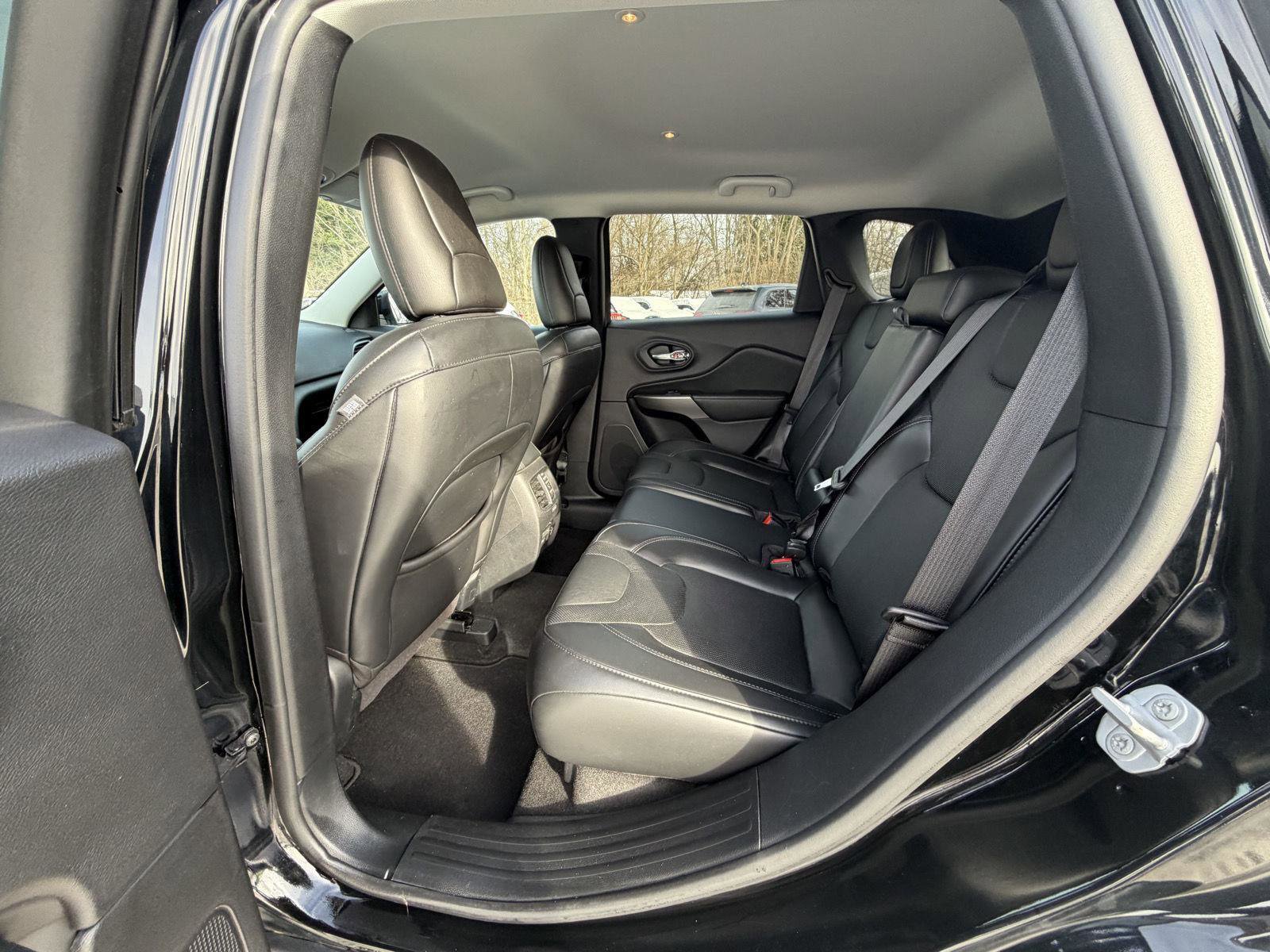 Used 2020 Jeep Cherokee Limited image 19