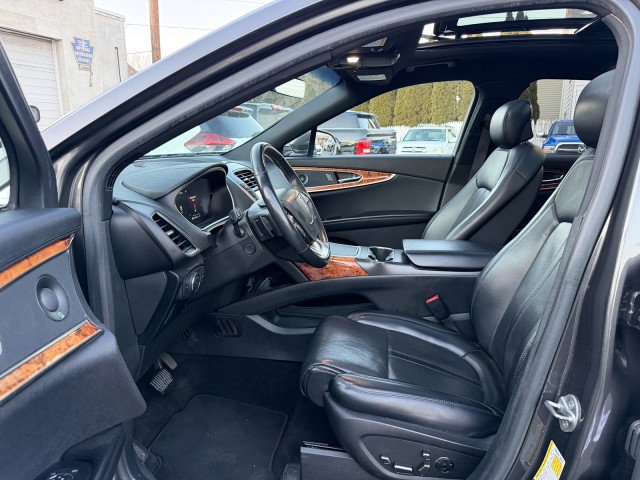 Used 2019 Lincoln Nautilus Reserve w/ Driver Assistance Package image 9