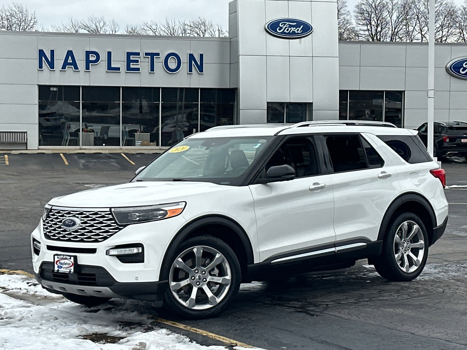 Used 2020 Ford Explorer Platinum image 2