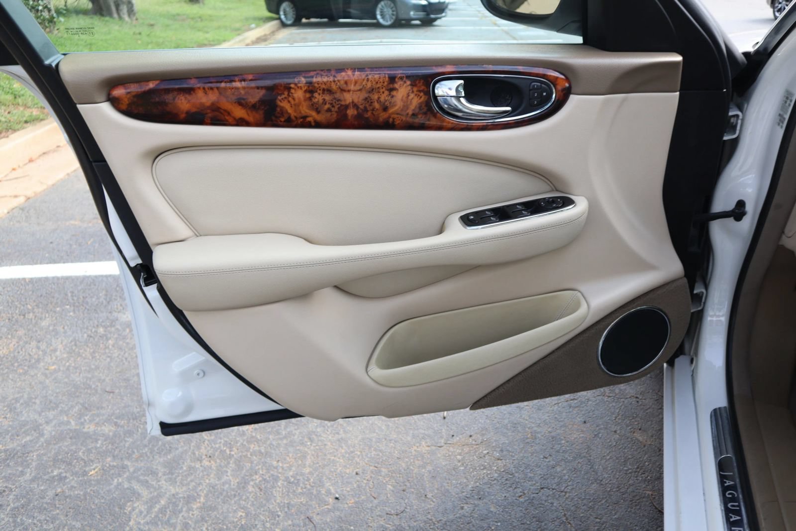 Used 2004 Jaguar XJ8 RWD image 7