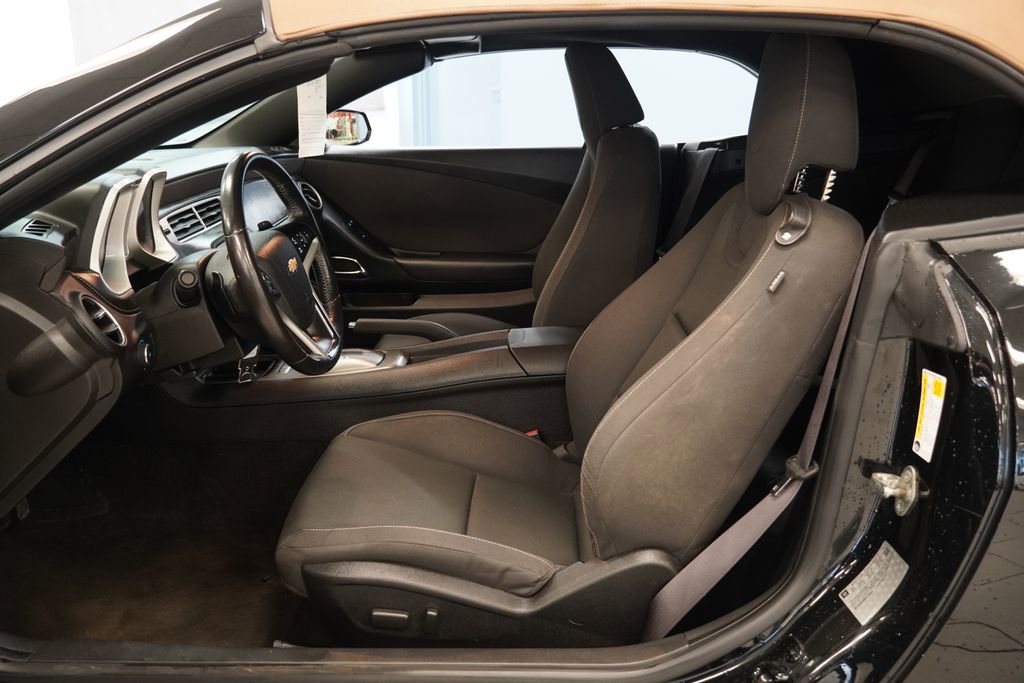 Used 2015 Chevrolet Camaro LT RWD image 4
