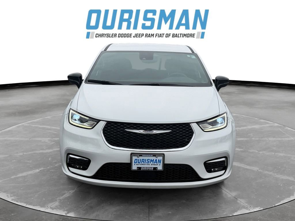 Used 2024 Chrysler Pacifica Touring FWD image 8