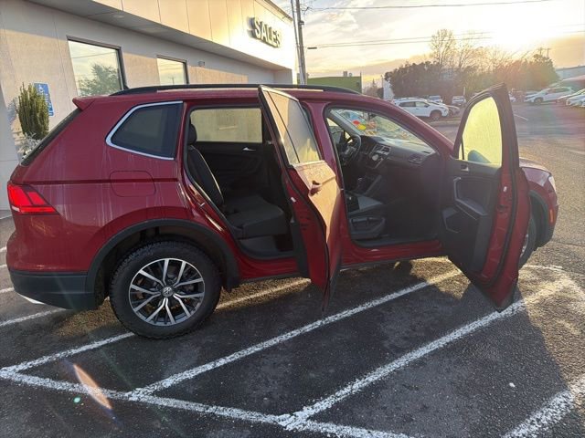 Used 2019 Volkswagen Tiguan SE w/ Panoramic Sunroof Package image 14