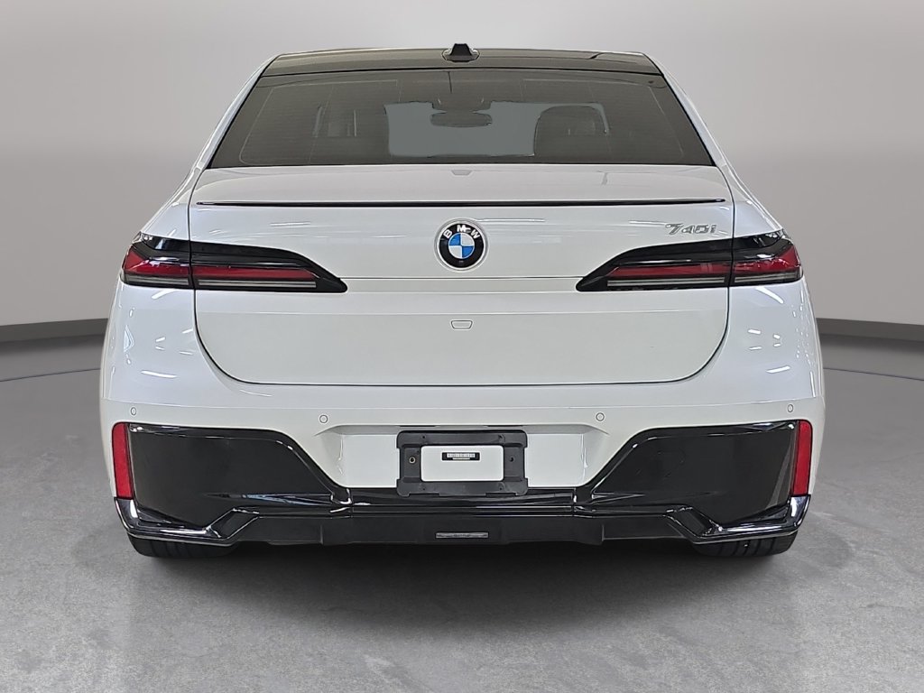 Certified 2023 BMW 740i RWD image 7