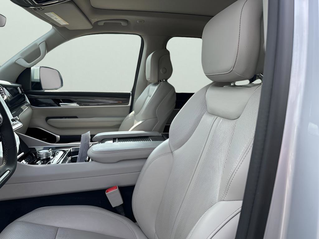 Used 2022 Jeep Wagoneer Series III w/ Premium Group I image 26