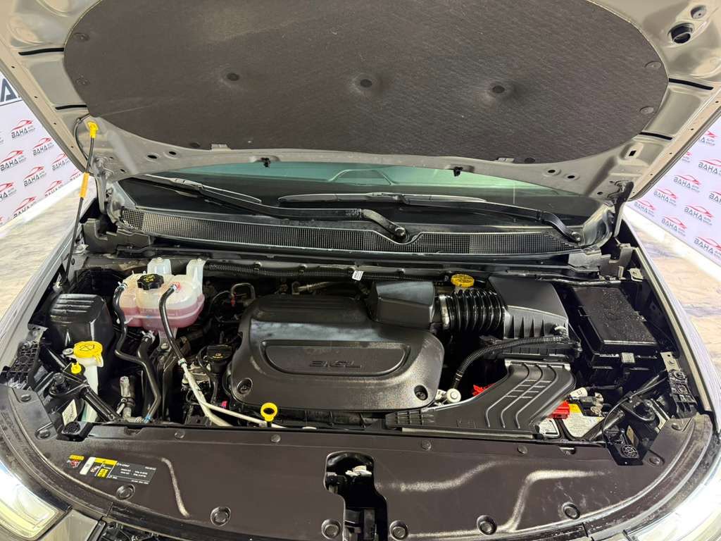 Used 2025 Chrysler Pacifica Limited FWD image 50