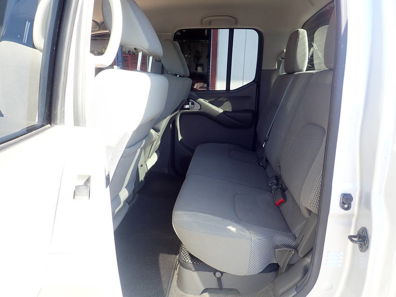 Used 2012 Nissan Frontier SV w/ SV Premium Utility Pkg image 13