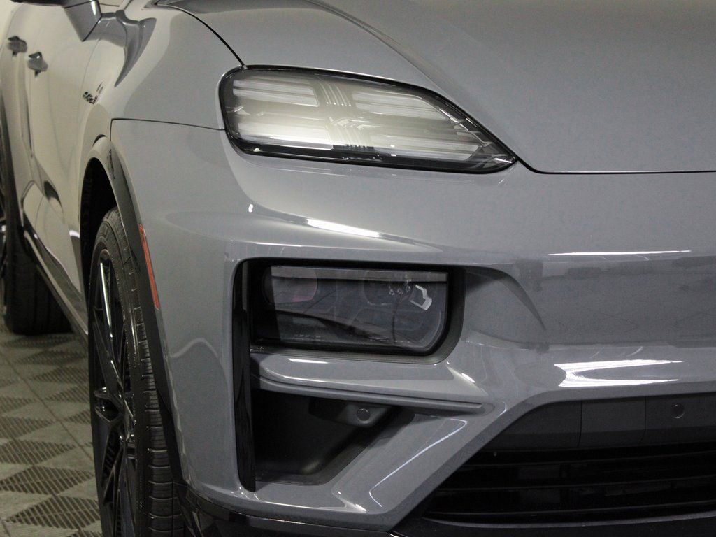 Certified 2025 Porsche Macan Turbo Electric AWD/4WD image 10
