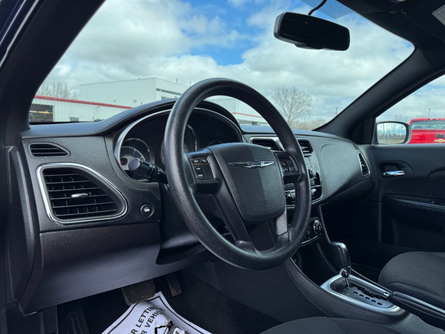Used 2014 Chrysler 200 LX image 14