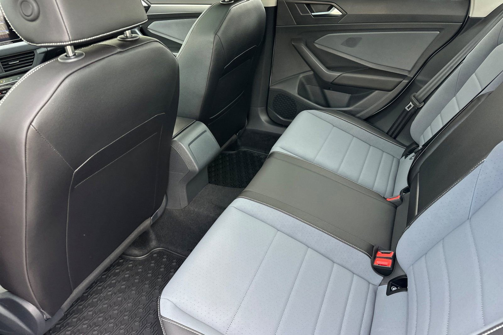 New 2026 Volkswagen Jetta SE FWD image 10