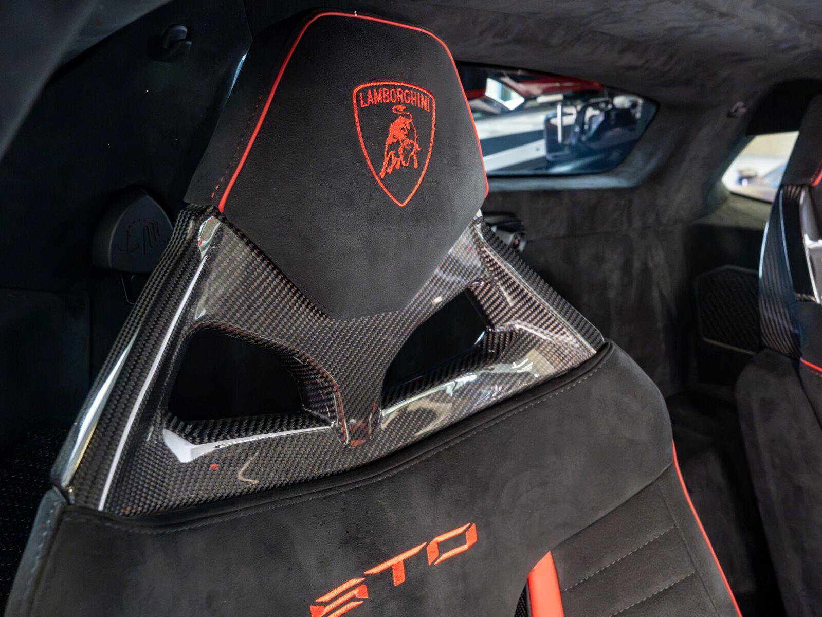 Used 2022 Lamborghini Huracan STO RWD image 90