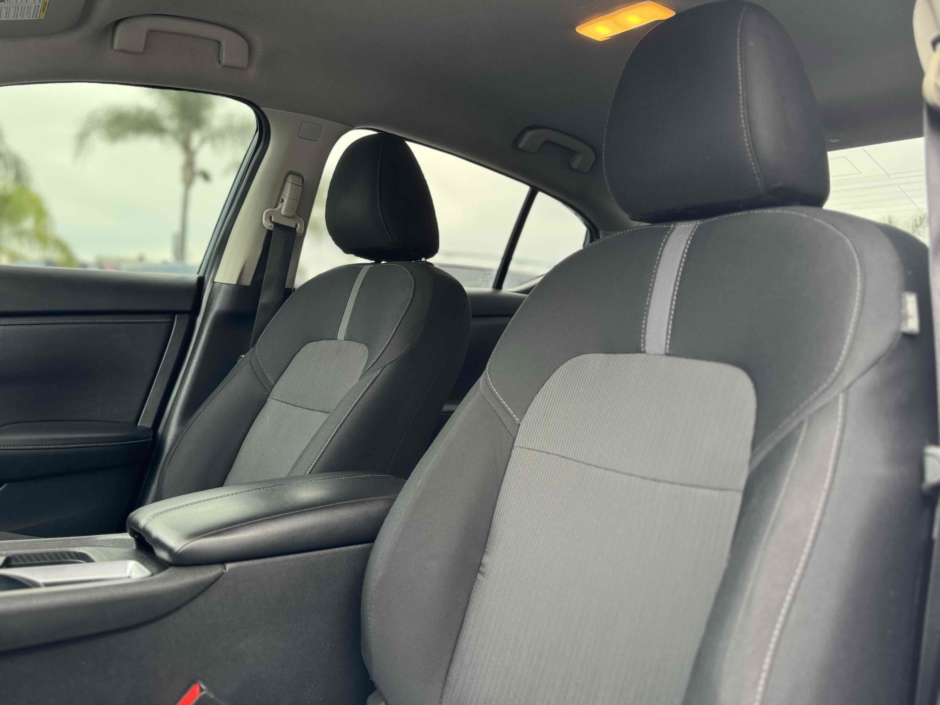 Used 2024 Nissan Sentra SV FWD image 11