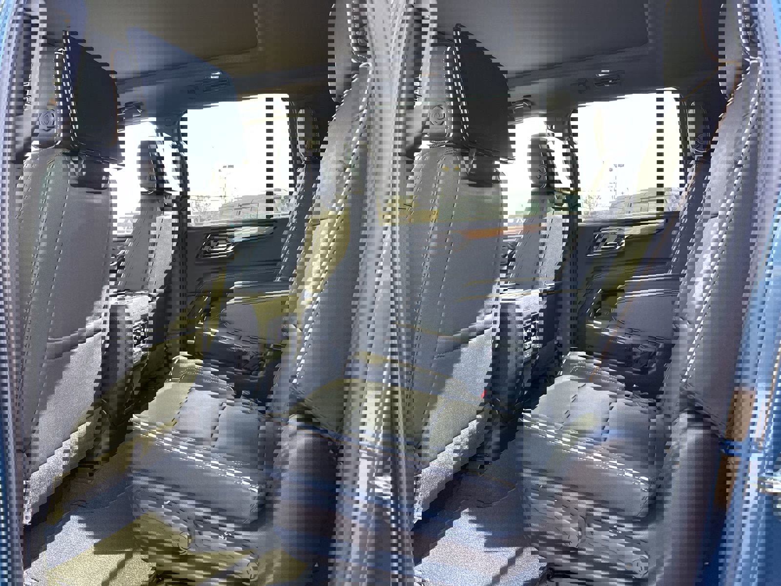 New 2026 GMC Yukon XL Elevation w/ Elevation Premium Package image 17