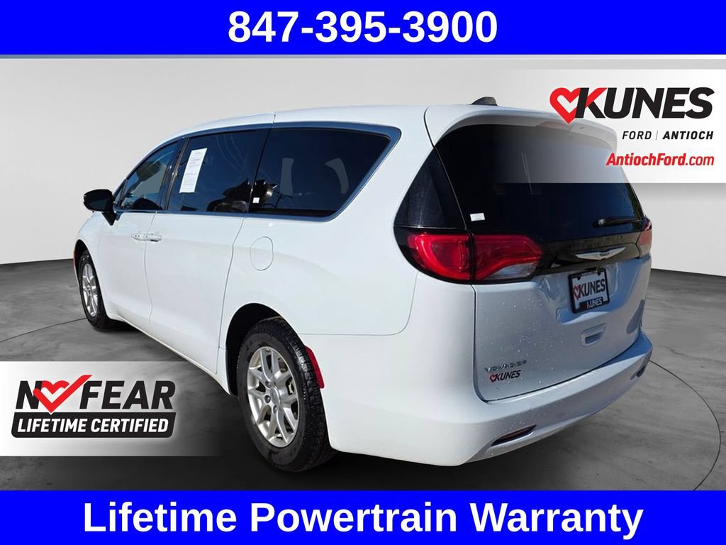 Used 2023 Chrysler Voyager LX FWD image 8