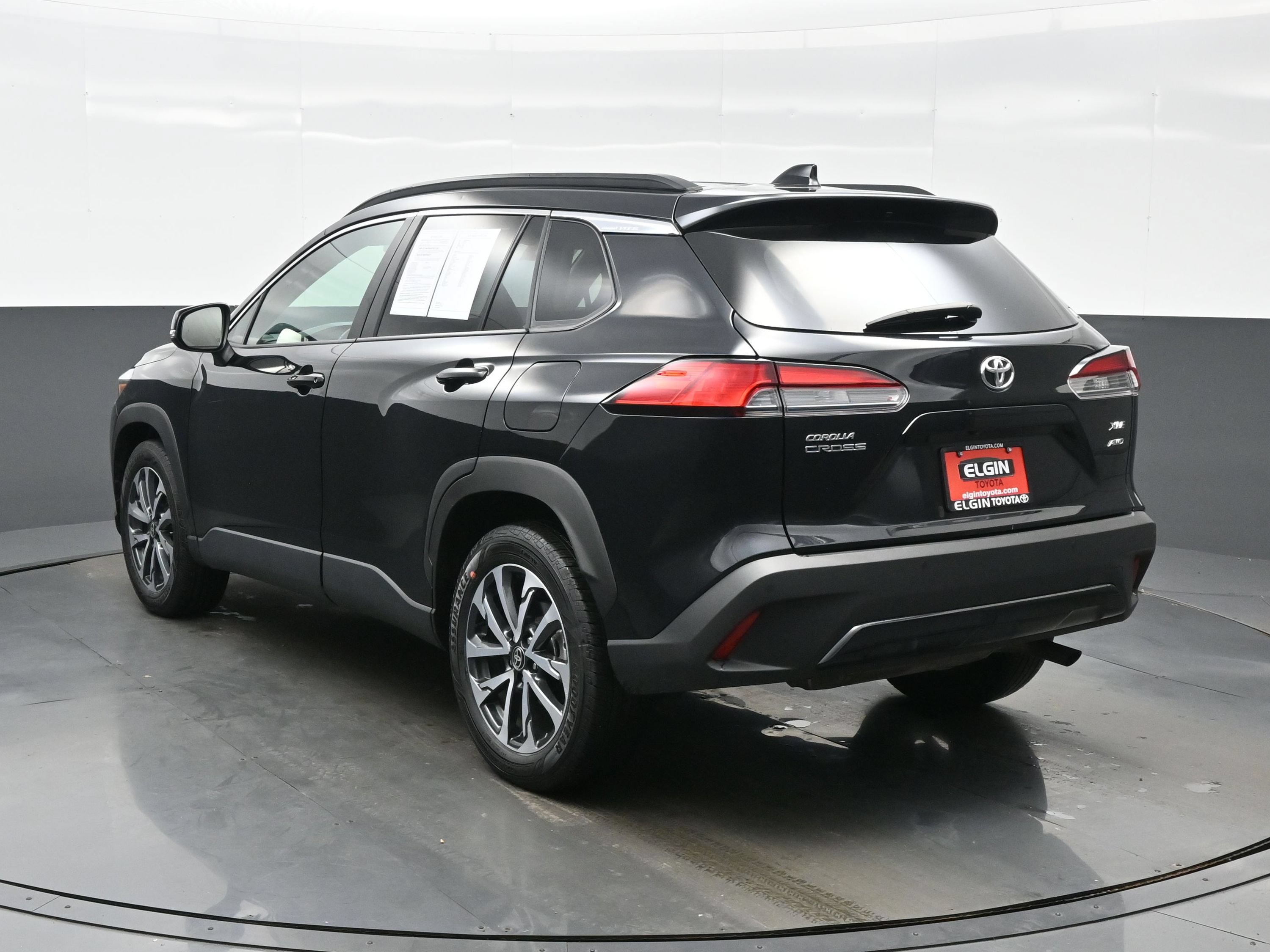 Used 2025 Toyota Corolla Cross XLE AWD/4WD image 4