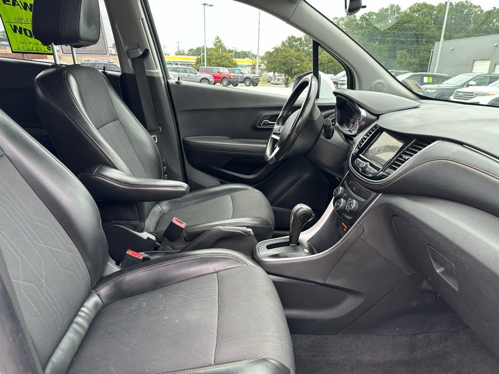 Used 2019 Chevrolet Trax LT w/ LT Convenience Package image 11