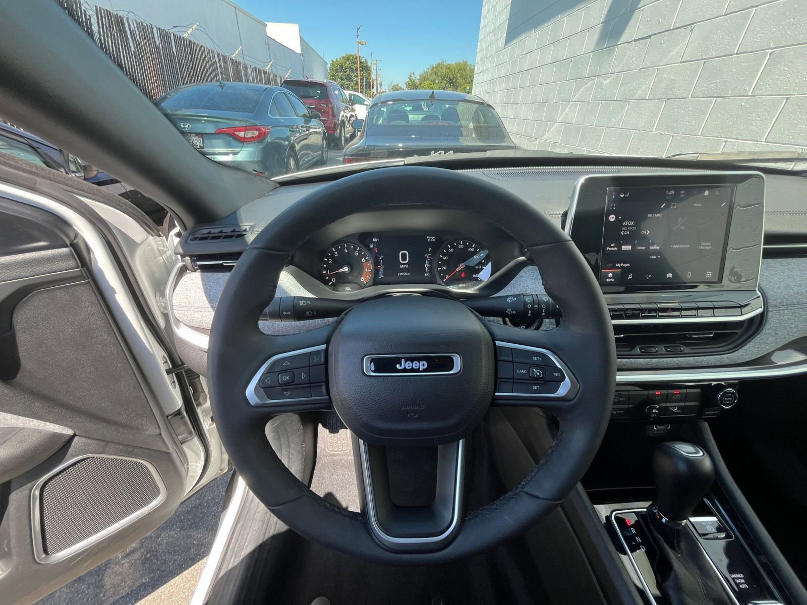 Used 2025 Jeep Compass Latitude image 34
