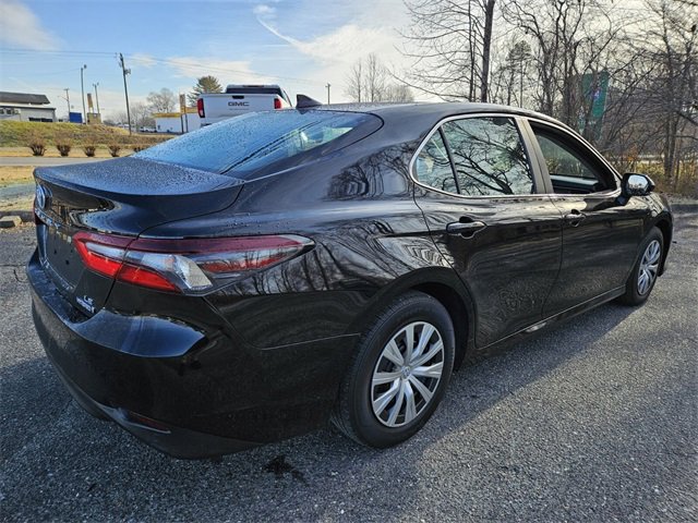 Used 2022 Toyota Camry LE image 7