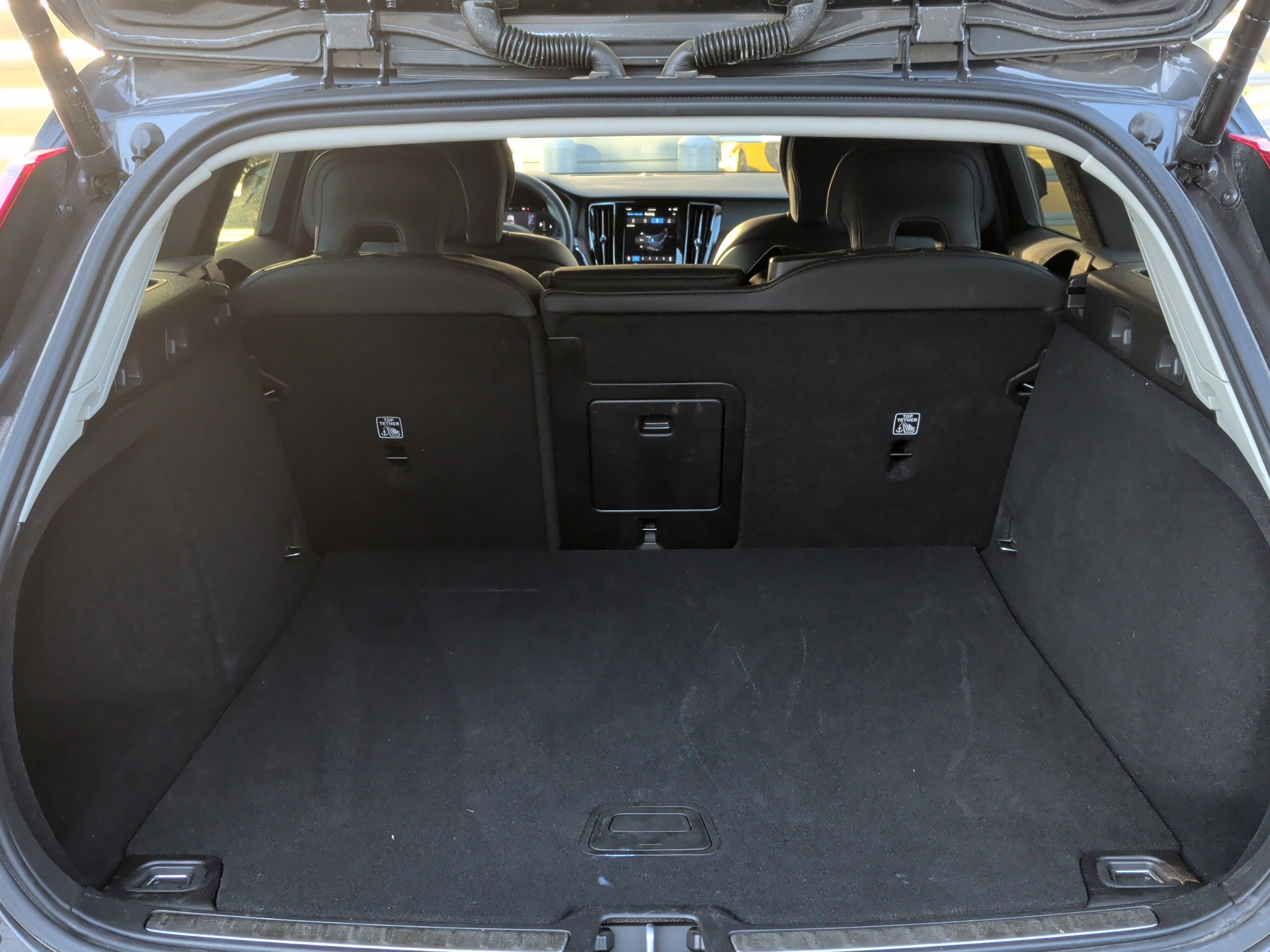 Used 2025 Volvo V60 B5 Cross Country Plus image 33