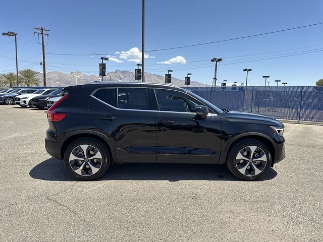 New 2025 Volvo XC40 B5 Core w/ Protection Package Premier AWD/4WD image 4