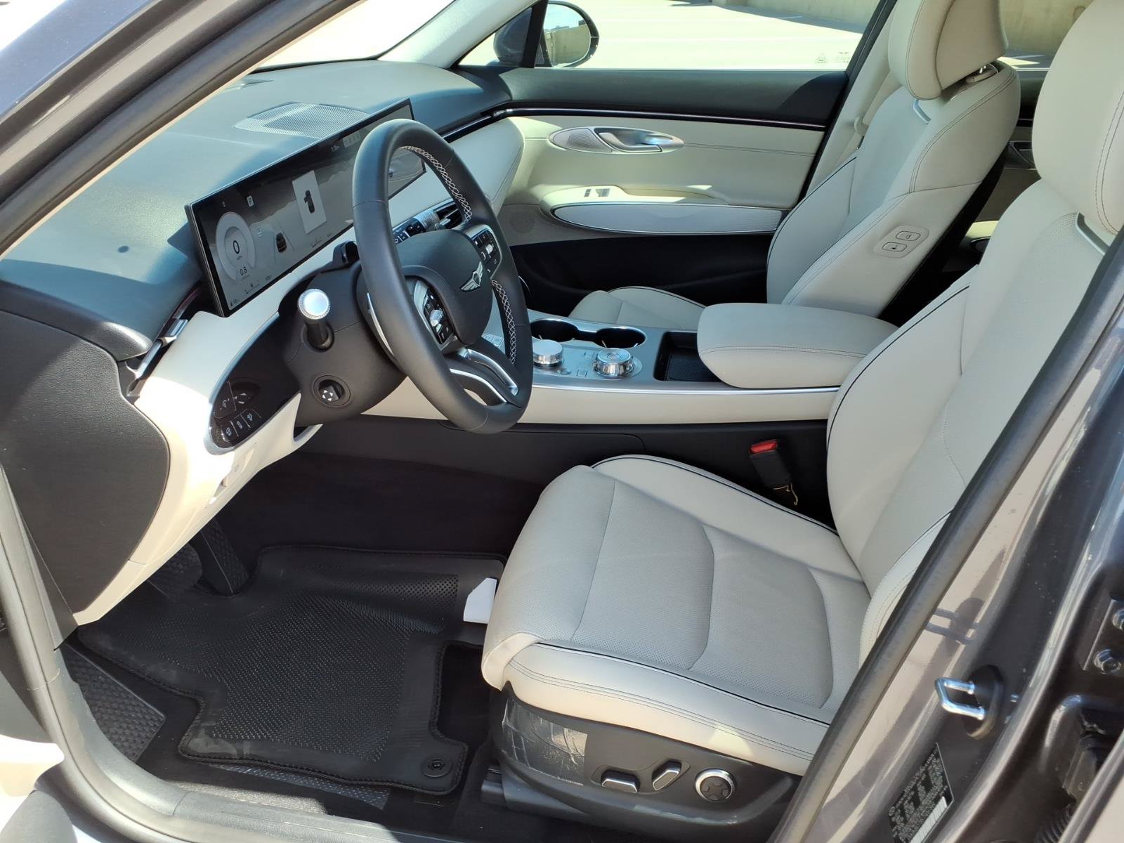 Certified 2026 Genesis GV70 2.5T Advanced AWD/4WD image 22