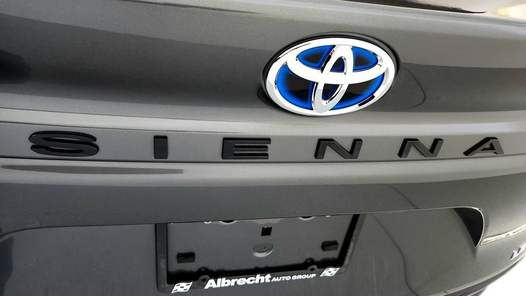 Certified 2025 Toyota Sienna LE AWD/4WD image 21